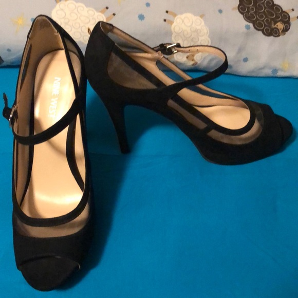 Shoes - Picture 2 of 6